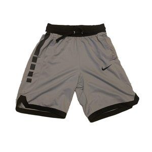 Mens S (run a little big) Nike Basketball Shorts - DM for questions or bundle de